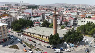 833 Yıllık Sivas Ulu Cami’de Restorasyon Hızla Sürüyor: Minare İskele Çalışmaları Nisan Sonunda Tamamlanacak