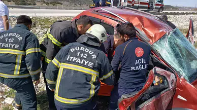 Burdur’da Otomobil Şarampole Uçtu: 2 Kişi Yaralandı