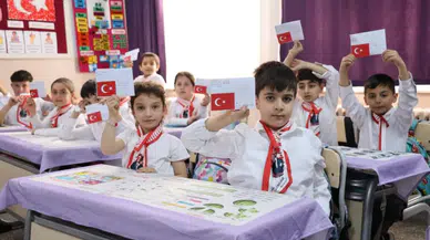 Sivas’ta Minik Öğrencilerden Mehmetçik’e Duygu Dolu Mektup