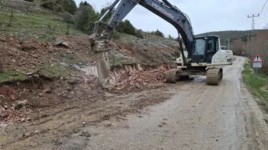 Sivas İl Özel İdaresi’nden Yıldızeli Fındıcak Köy Yolu’nda Viraj Genişletme Çalışmaları