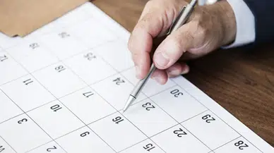 22 Nisan 2026 yarım gün mü? Merak edilen mesai saatleri...