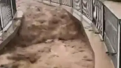 Sivas’ın Yıldızeli ilçesinde sağanak yağış taşkına yol açtı
