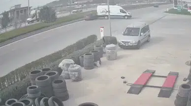 El Freni Unutuldu: Minibüs Kendi Kendine Kaza Yaptı