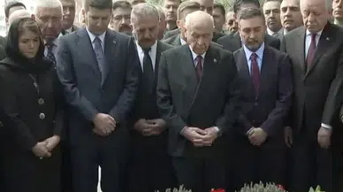 Devlet Bahçeli, Alparslan Türkeş'in kabrini ziyaret etti