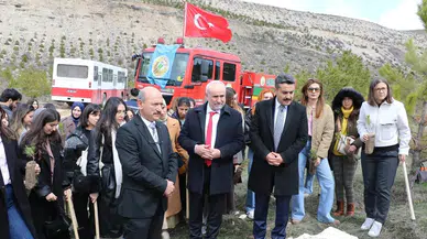 Sivas’ta Öğretmen Adaylarından Fidan Dikim Etkinliği