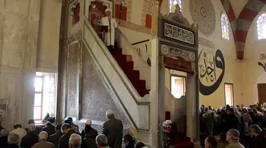 Cuma hutbesinde anne ve babalara 'dijital bağımlılık' uyarısı