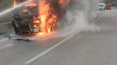 Balıkesir’de Seyir Halindeki Tır Alev Aldı: Araç Kullanılamaz Hale Geldi