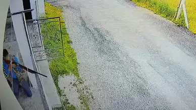 Ailesiyle Bahçedeyken Ateş Açıldı: O Anlar Kamerada!