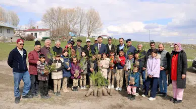 Altınyayla Kızılhüyük’te Kaymakamlık ve Muhtarlıktan Fidan Dikimi
