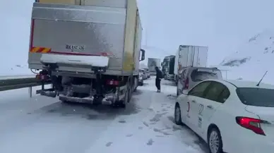 Sakaltutan’da Kar Geçit Vermiyor! Erzincan-Sivas Yolu Kapandı
