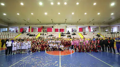Adem Uzun, Sivas’ta Genç Basketbolcuların Ödül Sevincine Ortak Oldu