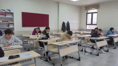 Sivas’ta Umre Ödüllü Bilgi Yarışmasında Gençler Peygamber Sevgisi İçin Yarıştı