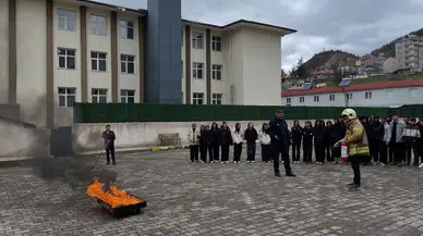 Mesudiye’de öğrencilere uygulamalı yangın eğitimi verildi