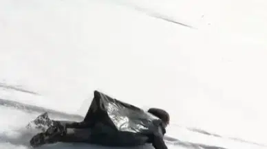 Sivas Kösedağı’nda Renkli Anlar: Dağcılar Çöp Poşetiyle Kayarak Eğlendi