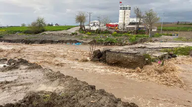 Karlıca Mahallesi ve Farsak yolunda heyelan nedeniyle kapanma