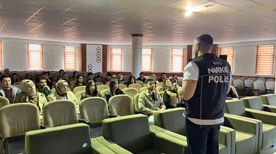 Sivas’ta üniversitede uyuşturucuya karşı farkındalık konferansı