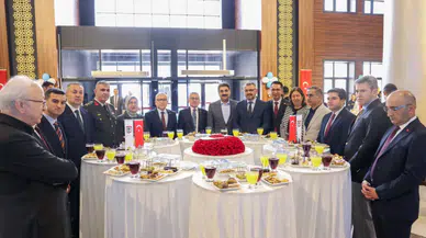 Sivas’ta Protokol ve Vatandaşlar Bayramlaşma Programında Bir Araya Geldi