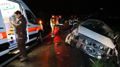 Yağış nedeniyle kontrolden çıkan otomobil takla attı