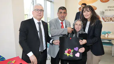 Yılmaz Şimşek Çiçeklerle Annelerin Gününü Kutladı