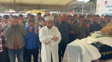 İzmir’de Estetik Ameliyatı Sonrası Ölen Genç Defnedildi