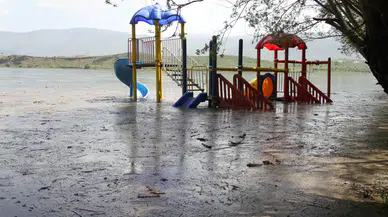 Sivas’ta Baraj Doldu, Göl Kenarı Su Altında Kaldı