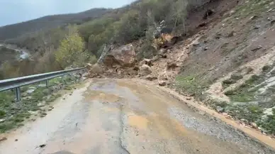 Sivas’ta Şiddetli Yağış Kabusu: Heyelan ve Yollar Kapandı