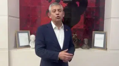 Polis CHP Genel Merkez'e girdi, Özel açıklama yaptı: Buradan çıkmayacağız