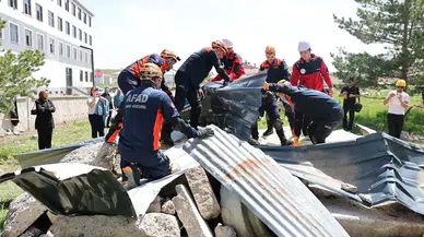 İmranlı’da Gerçeği Aratmayan Deprem Tatbikatı