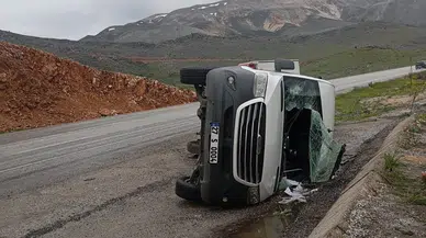 Taziye Yolunda Kaza: Minibüs Devrildi, 11 Kişi Yaralı!