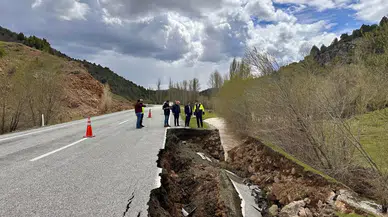 Zara’da Yol Çökmesi Sonrası Onarım Çalışmaları Başlatıldı