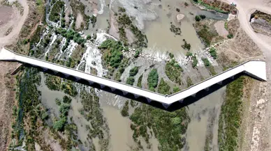 Sivas’taki Tarihi Eğri Köprü Sel ve Taşkınlara Rağmen Yüzyıllardır Ayakta Kalmaya Devam Ediyor