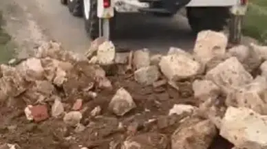 Kangal’da Köprü Kenarında Güvenlik İçin Dolgu Çalışması Yapıldı