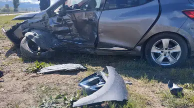 Suşehri’nde Feci Kaza: İki Otomobil Çarpıştı, 4 Yaralı