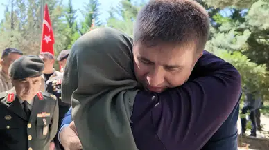 Şehit Mezarlarına Karanfil Bırakıldı, Gözyaşları Sel Oldu