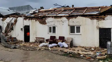 Sivas’ta Kuvvetli Rüzgâr Çatılara Zarar Verdi