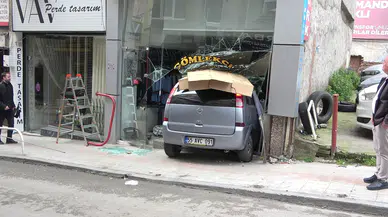 Otomobil Önce Dubaya Çarptı, Dükkan Girdi
