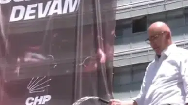CHP Genel Merkezi’nde tahliye krizi sürüyor: Mahmut Tanal elinde hortumla çatıya çıktı