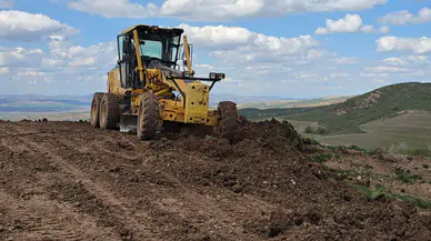Şarkışla’da Tehlike Oluşturan Virajda Yol Düzenleme Çalışması Başlatıldı