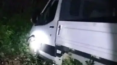 Kamyonet şarampole uçtu