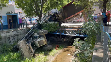 Köprü Çöktü, Vinç Otomobili Ezdi, Kepçe Dereye Uçtu! Mudanya’da Korku Dolu Dakikalar!