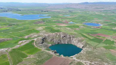 Sivas Kızılçan Gölü Yağışlarla Yeniden Canlandı: Turkuaz Rengine Kavuşan Doğal Güzellik Dronla Görüntülendi