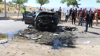 Karşı Şeride Geçip Kafa Kafaya Çarpıştı! Genç Öğretmenden Kahreden Haber