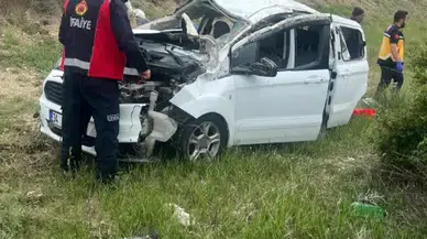 Sivas’ta kontrolden çıkan ticari araç takla attı