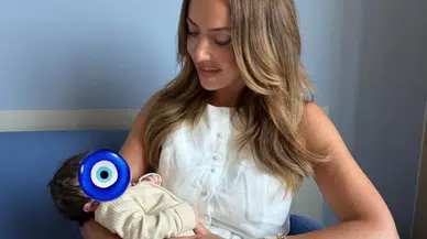 Sivaslı ünlü şarkıcı Hadise ikinci yeğenini kucağına aldı