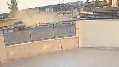 Sivas’ta Kontrolden çıkan otomobil savrulup duvara çarptı