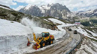 Kösedağ Yolunda Metrelerce Kar Temizlendi
