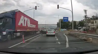 Sakarya'da Korkunç Kaza! Tıra Çarptı, O Anlar Kameraya Saniye Saniye...