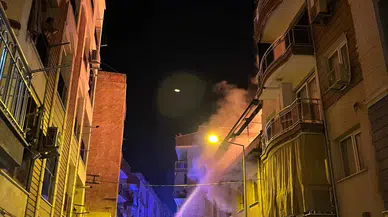 Efeler'de Gece Yarısı Dehşet! Alevleri Gören Mahalle Sokağa Döküldü