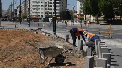 Sivas’ta Kaldırımlar Şiirle Yenileniyor: Halk Ozanlarının Sözleri Taşlara İşlendi