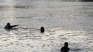 Gemerek'te Kızılırmak Yine Can Aldı: 2 Kişi Akıntıya Kapıldı, 1 Kişi Kayıp